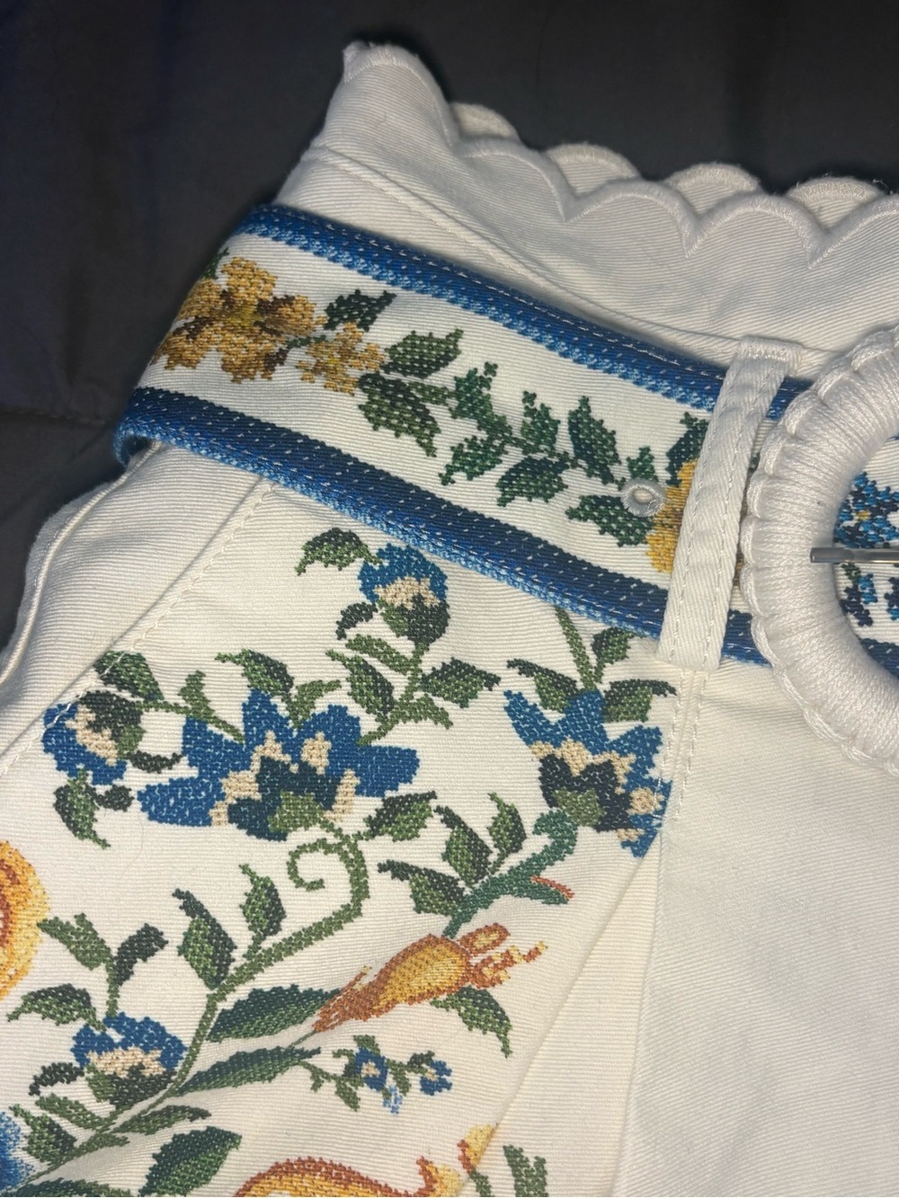 FARM Rio Off-White Emily Floral Tapestry Belted Shorts πΌπ - Picture 4 of 6
